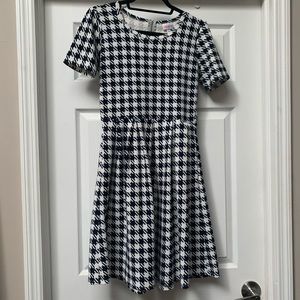 LulaRoe houndstooth Amelia Dress S